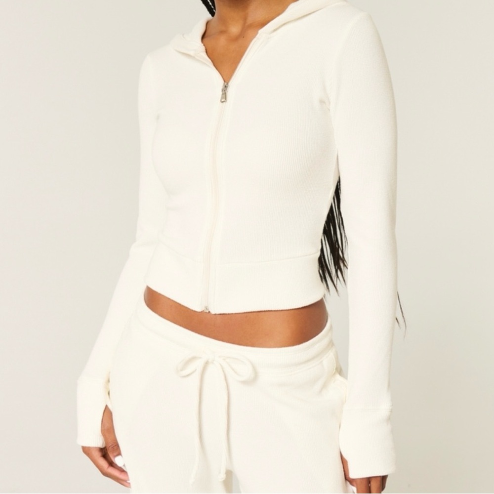 Hollister Women's Off-White Zip-Up Hoodie